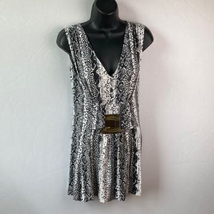 Liz Lange Small Black and White Top